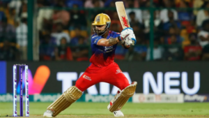 Virat Kohli Receives Standing Ovation for Spectacular Performance